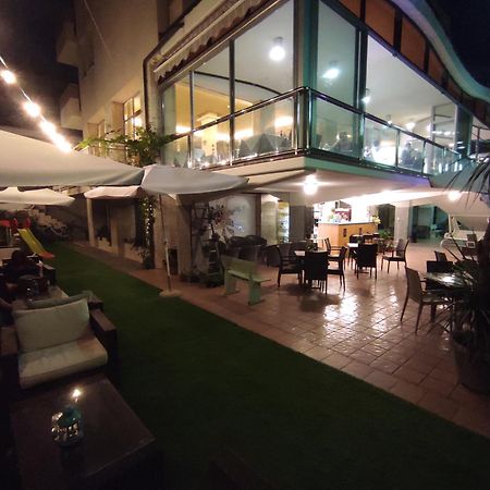 Hotel Sogno Чезенатико Екстериор снимка
