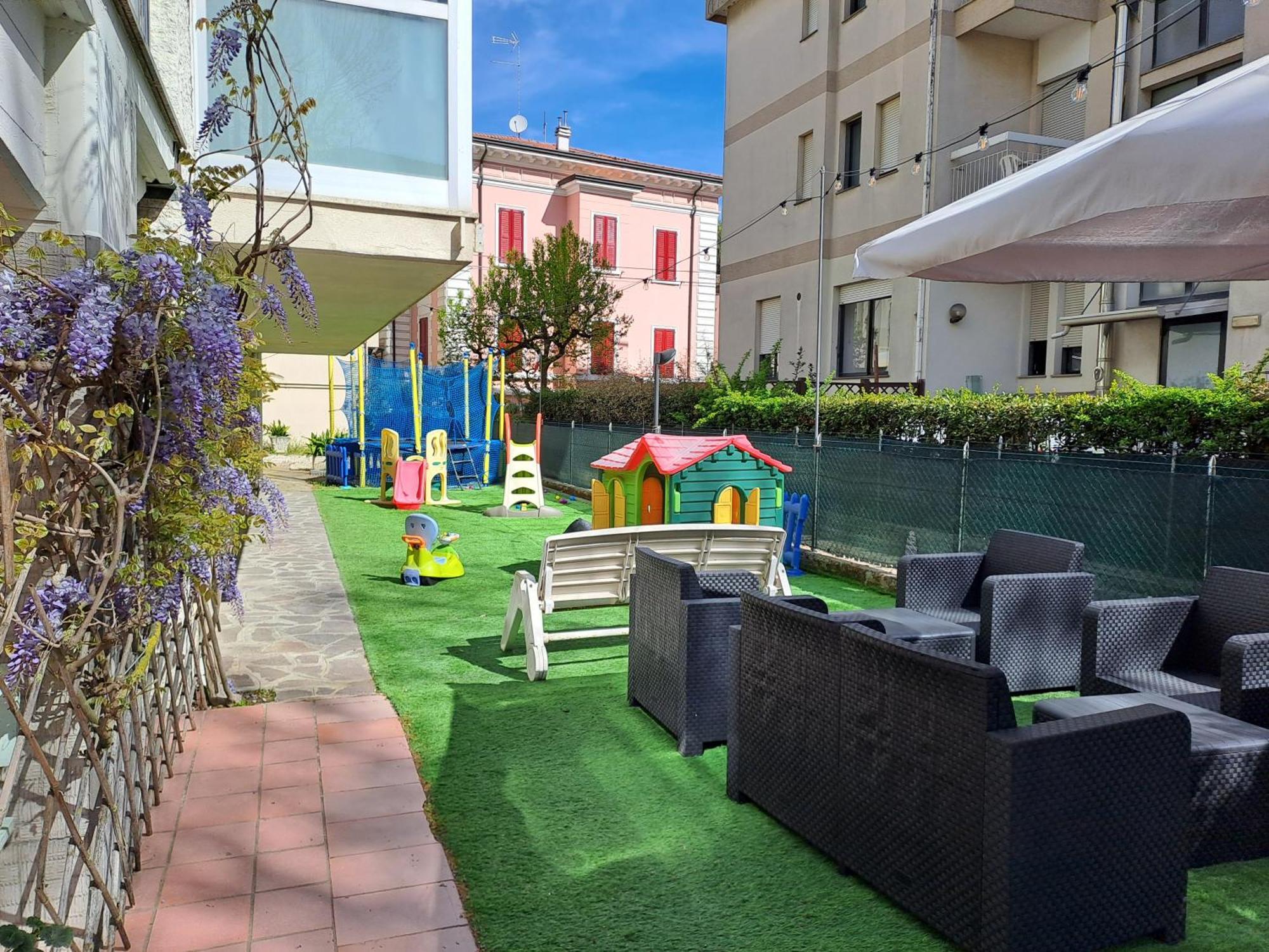 Hotel Sogno Чезенатико Екстериор снимка